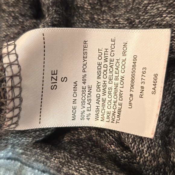 ELLA Rafaella Mock Neck Snap Cuff Top - Picture 5 of 5